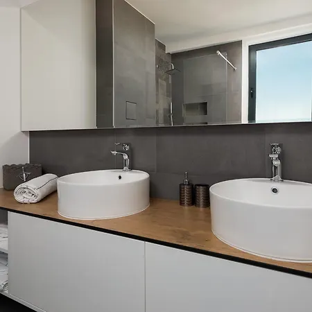 Luxury White Pearl With Pool Трогир