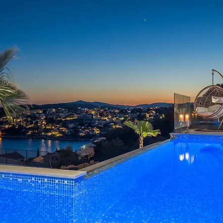 Luxury White Pearl With Pool Вилла Трогир