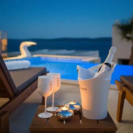 Вилла Luxury White Pearl With Pool Трогир