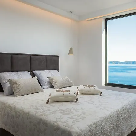 Willa Luxury White Pearl With Pool