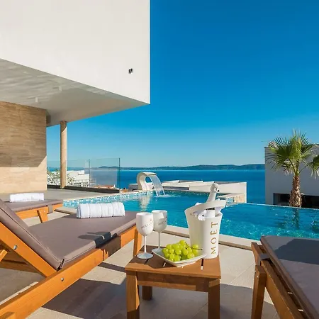 Willa Luxury White Pearl With Pool *
