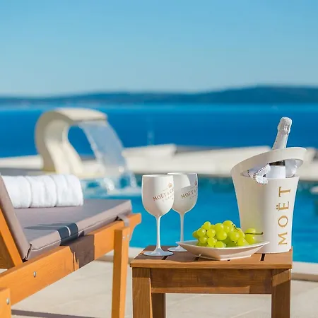 Luxury White Pearl With Pool Willa *
