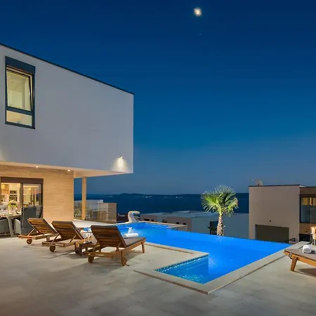 Luxury White Pearl With Pool Willa